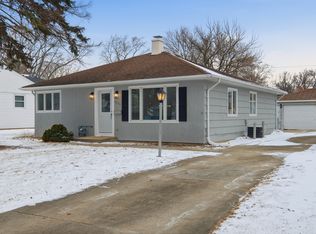 2404 Sigwalt St, Rolling Meadows, IL 60008