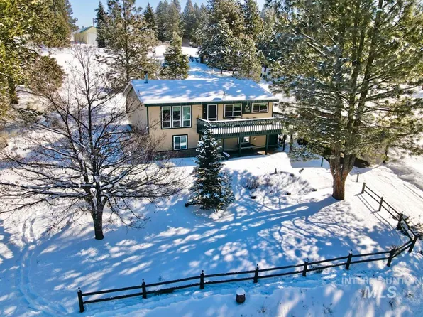 326 Lone Pine Dr, Cascade, ID 83611