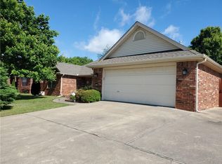 2806 Amberwood St, Springdale, AR 72762