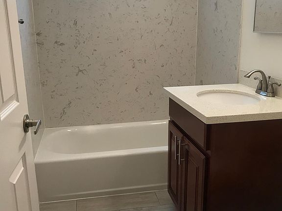 2nd image of 1006 Ravenscourt Ave APT 1