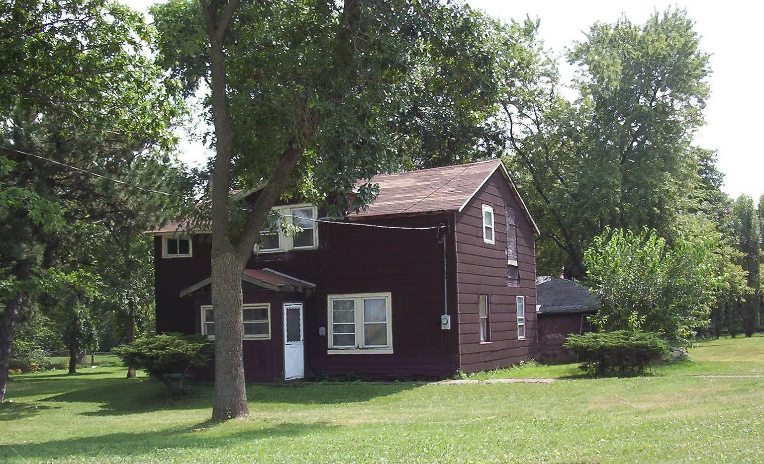 330 E Sauk Trl photo 1