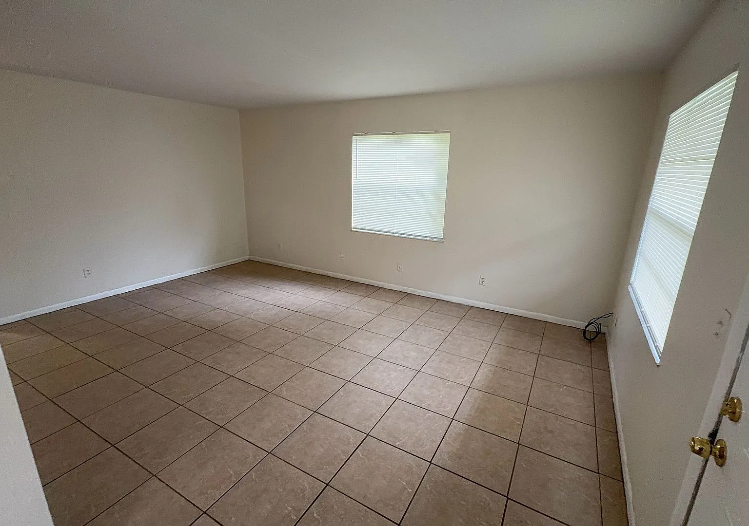 Newly Remodeled 2-Bedroom Duplex with Huge Fenced Backyard Zephyrhills — Photo 3