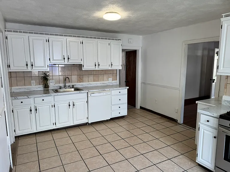22 Rockwell Ave #1 — Photo 5