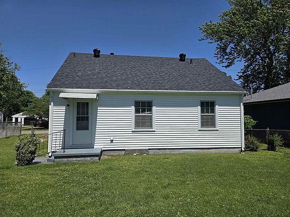 3rd image of 1712 Burdette Ct
