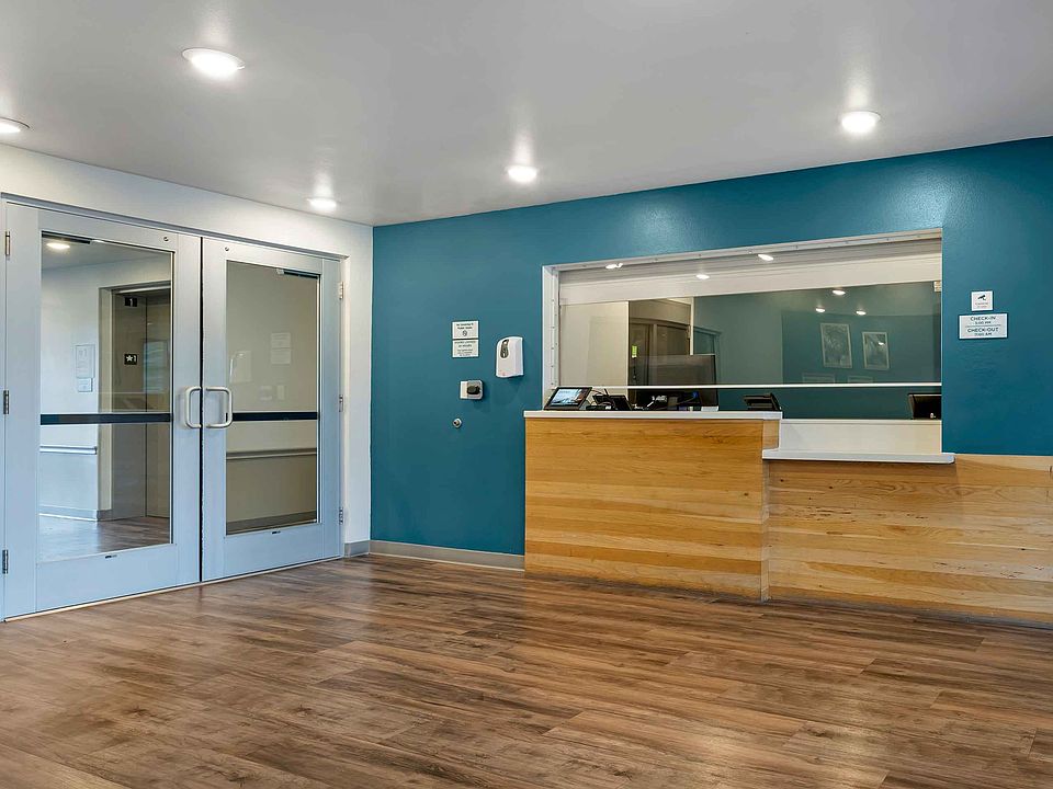 Lobby and Guest Check-in