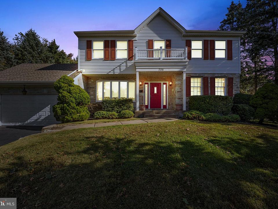 1st image of 725 Pecan Dr