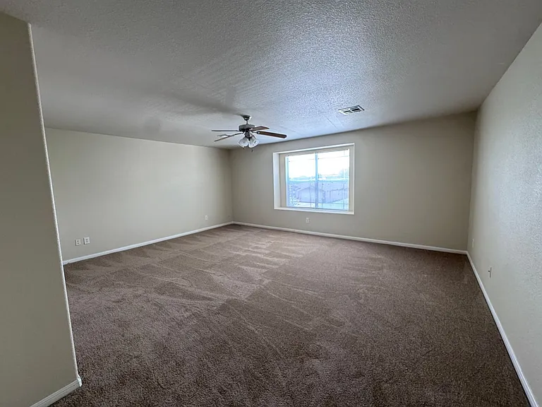 2201 Riley Dr — Photo 24