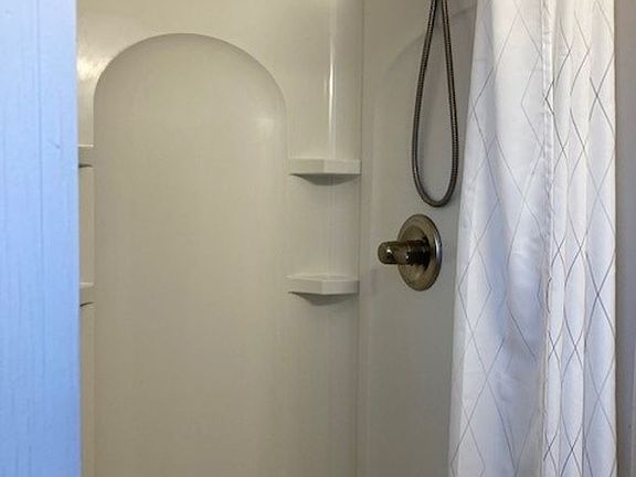 4th image of 309 W Charles St
