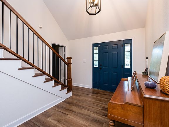 4th image of 13 Western Hills Cir