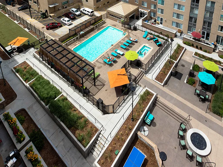 300 East 17th Apartments — Photo 17