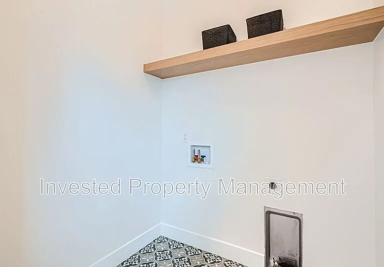 3701 N Steele St — Photo 22