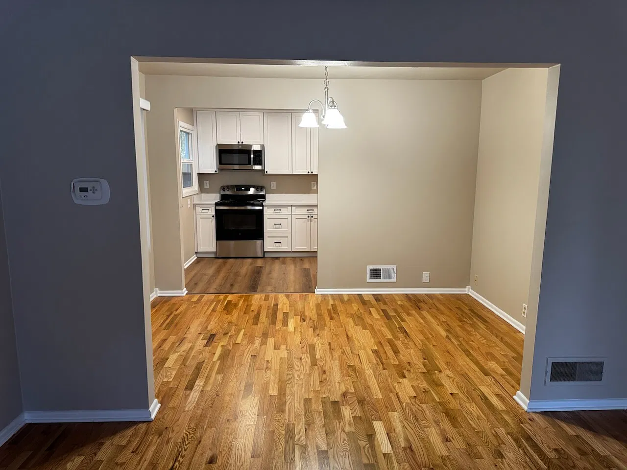 123 18th Ave SW — Photo 3