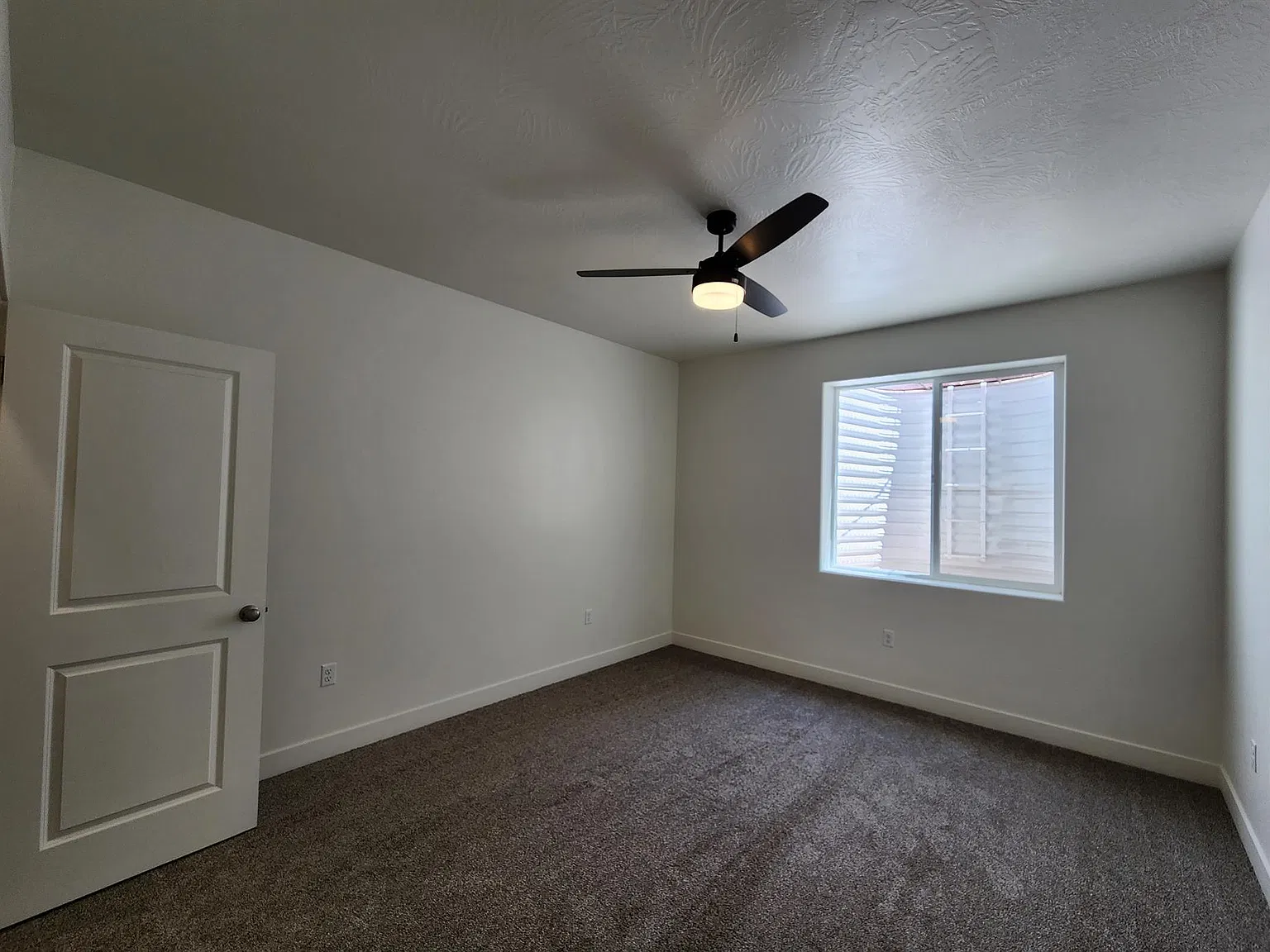 R644 - Apt - 438 N Stonemountain Dr #56 — Photo 4