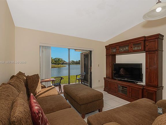 5th image of 840 SW 120th Way