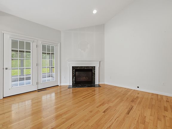 2nd image of 39 Brook Ln