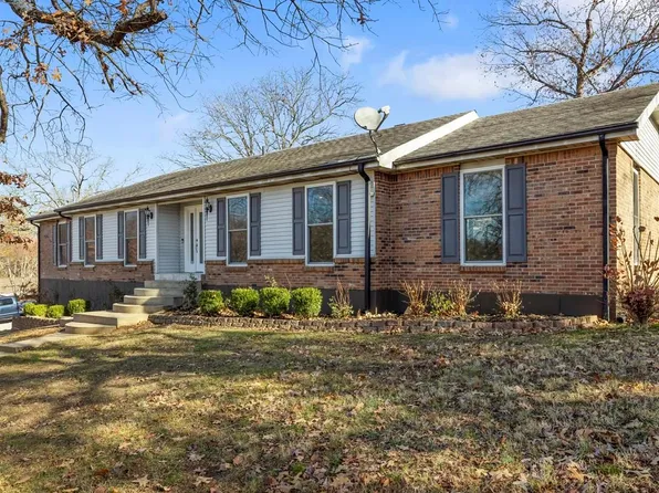 2566 Fox Dr, Poplar Bluff, MO 63901