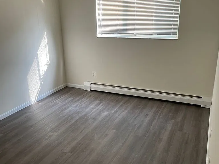 2996 Wardall Ave — Photo 5