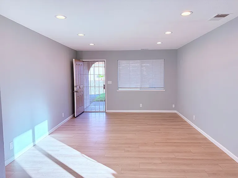 4219 Casa Blanca Ln - Carmichael 95608 — Photo 3