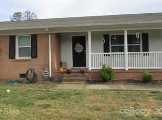 1402 Debbie Cir, Kannapolis, NC 28083