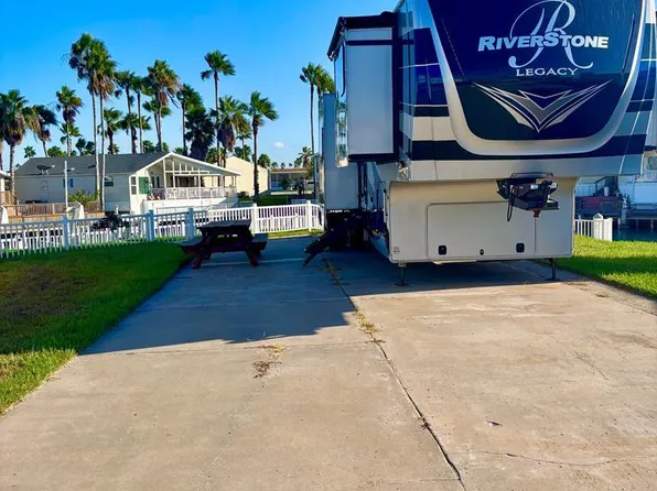 142 E Bonnet Cir, Port Isabel, TX 78578