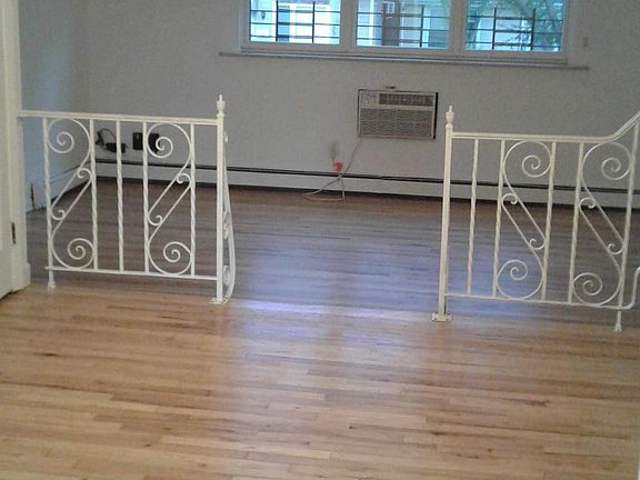4th image of 601 Clarence Ave #2