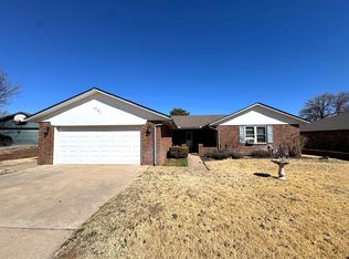 1701 Robin Dr, Woodward, OK 73801