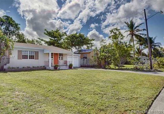 Home For Sale In Hollywood Park