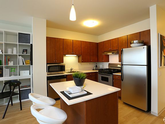 4th image of 349 E Wacker Dr #3004