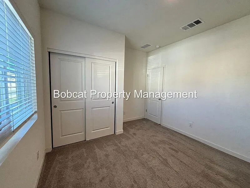 3 bed, 2.0 bath, 1498 sqft, $2,640 — Photo 4