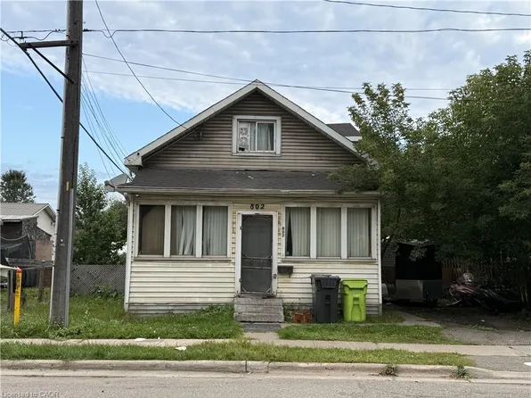 802 Bonney St, Sault Ste. Marie, ON P6C 1A3