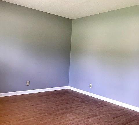 3rd image of 1242 Cloverdale Dr