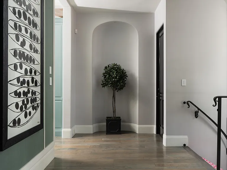 700 E Mountain Dr — Photo 14