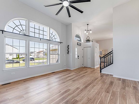 3rd image of 2057 W Helen Dr