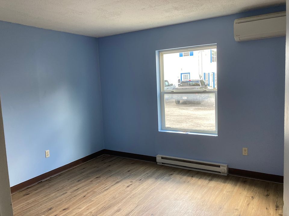 This is the neighboring unit, it is identical except for the flooring - number 13 will have new carpet in the bedrooms