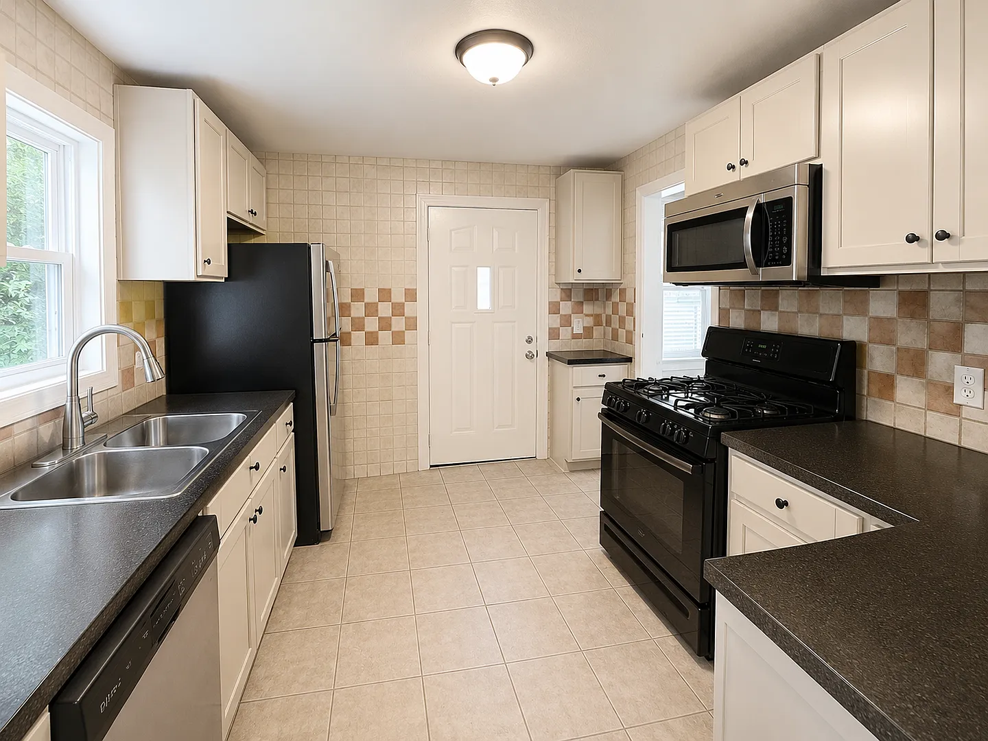 917 Park Street SW — Photo 2