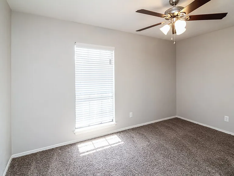 454 Kenya St — Photo 11