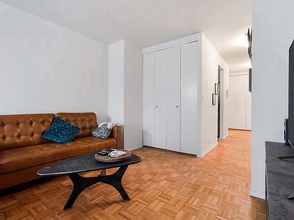 3rd image of 350 W 50th St APT 3N