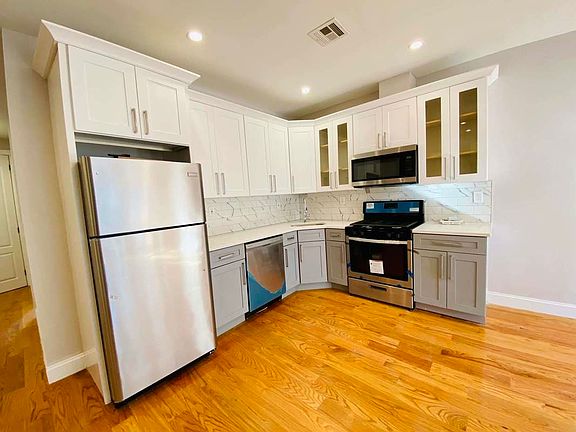 3rd image of 494 Chauncey St #1