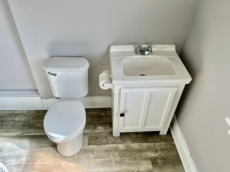 593 W Ferry St #7 — Photo 10