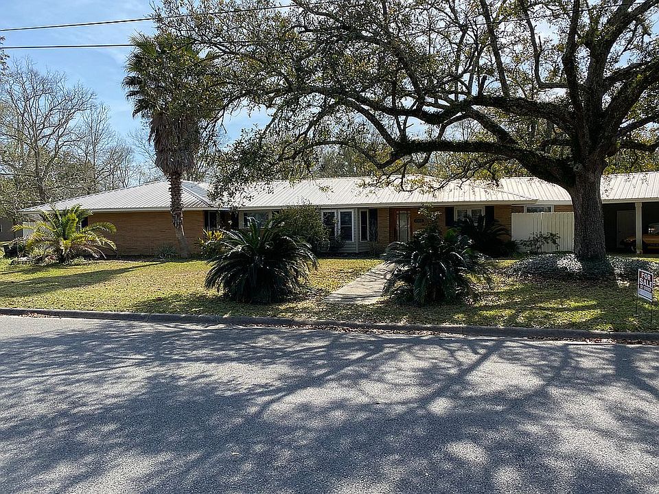1st image of 1002 Columbus Dr