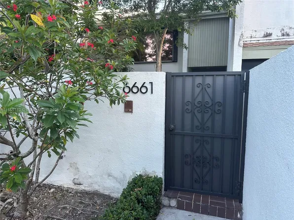 6661 SW 72nd St #35, South Miami, FL 33143