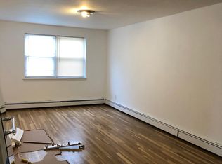 150 Harrison Ave APT 2C, Mineola, NY 11501