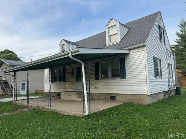 14 6th St, Carrollton, IL 62016