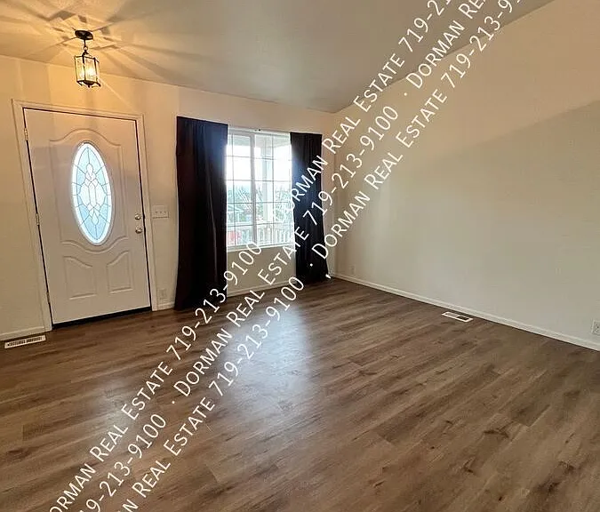 8774 Silver Glen Dr — Photo 2