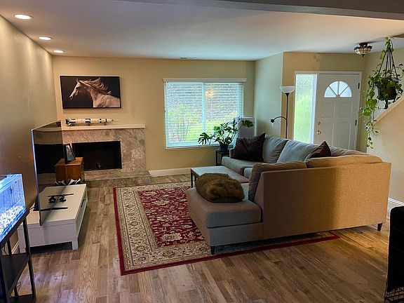 2nd image of 518 Village Cir #518
