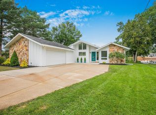 55732 River Shore Est, Elkhart, IN 46516