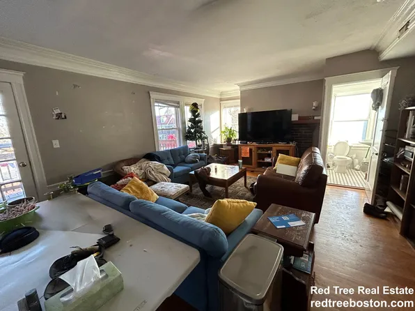 235 Commonwealth Ave, Chestnut Hill, MA