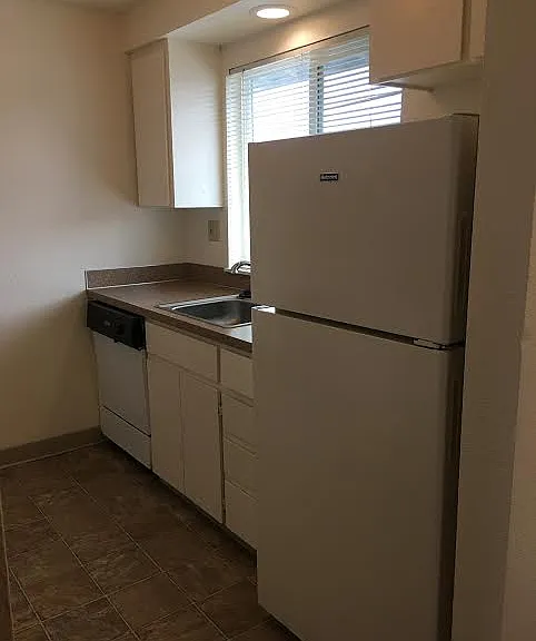 Pine Crest Apartments — Photo 16