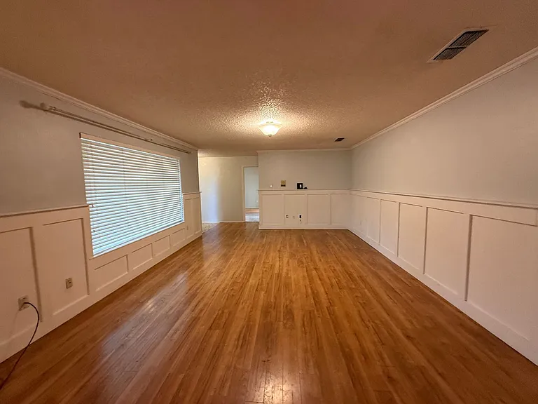 1401 Hillcrest Dr — Photo 6