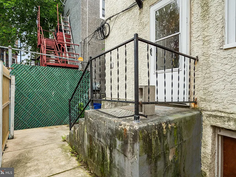 4617 Locust St #1 — Photo 23